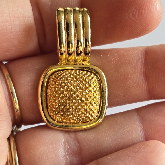 Vintage pendant gold tone slider textured rounded corners square womens - Picture 5 of 9
